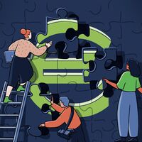 Danae Diaz_Kulturförderung Drei Personen setzen ein Puzzle mit einem großen Eurozeichen zusammen: Eine Frau mit einem Laptop unter dem Arm steht auf einer Leiter, ein Mann mit einer umgehängten Filmkamera und eine Frau mit einer Malerpalette setzen Puzzleteile ein.