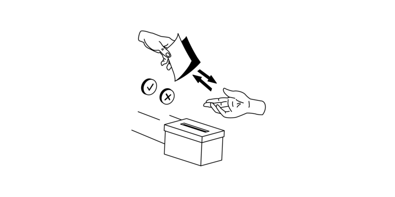 Über einer Wahlurne übergibt eine Hand einer anderen einen Zettel.